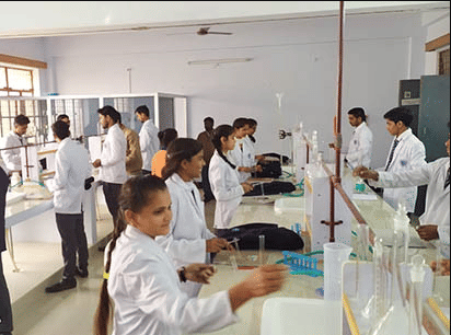 IEM College of Pharmacy Barabanki Labs photo 4